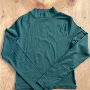 Levi’s Mock Turtleneck Top - women’s S
